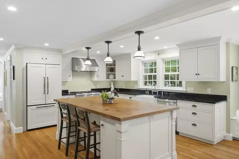 Kitchen - 23 Del Prete Dr, Hingham, MA 02043 photo 8 of 9
