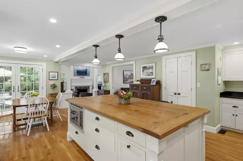 Kitchen - 23 Del Prete Dr, Hingham, MA 02043 photo 4 of 9
