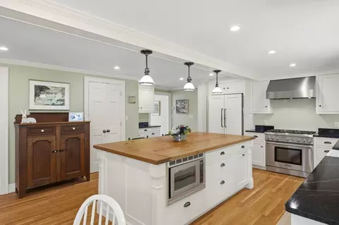 Kitchen - 23 Del Prete Dr, Hingham, MA 02043 photo 7 of 9
