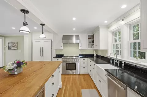 Kitchen - 23 Del Prete Dr, Hingham, MA 02043 photo 5 of 9