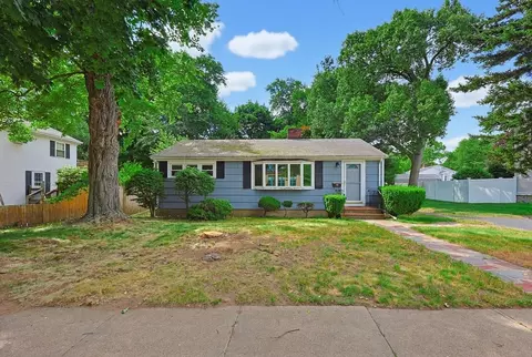 10 Magnolia Ter, Stoneham, MA 02180