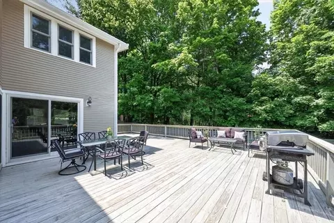 Exterior - 136 S Pleasant, Hingham, MA 02043 photo 4 of 11