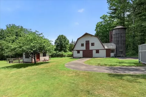 Exterior - 136 S Pleasant, Hingham, MA 02043 photo 5 of 11