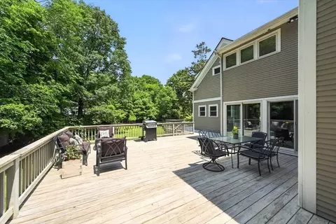 Exterior - 136 S Pleasant, Hingham, MA 02043 photo 3 of 11