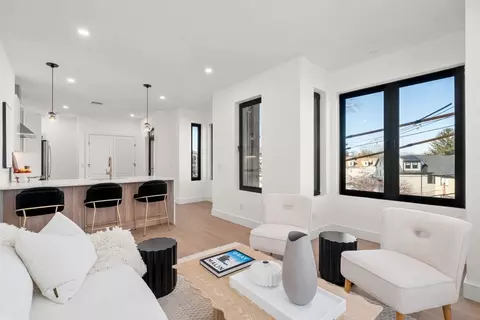 84 Prospect St #202, Somerville, MA 02143