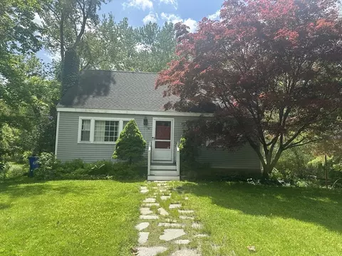 42 Grove St, Topsfield, MA 01983