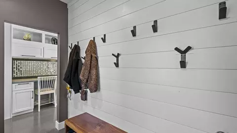 Entry Way - 394 Mohawk Rd, Raynham, MA 02767 photo 4 of 4