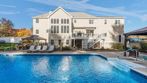 Exterior - 394 Mohawk Rd, Raynham, MA 02767 photo 3 of 4