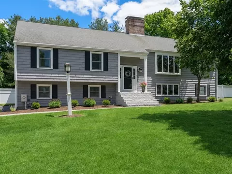 6 Hampton Ct, Lynnfield, MA 01940