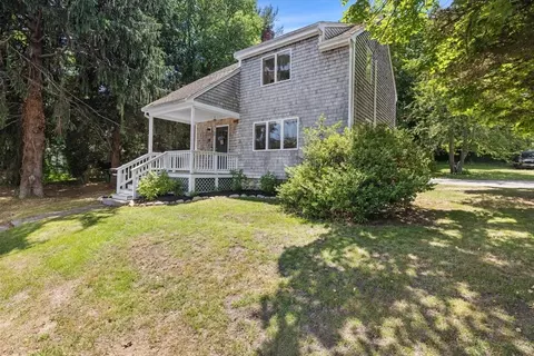 35 Maple St, Kingston, MA 02364