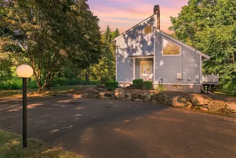 89 Poquanticut Ave, Easton, MA 02356