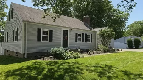 25 Moynihan Rd, Hamilton, MA 01982