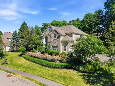 4 Shipley Ct, Middleton, MA 01949
