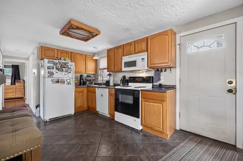 156 Pilgrim Ave, Worcester, MA 01604 photo 14