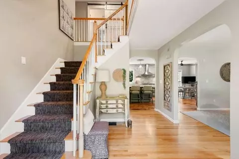 Entry Way - 8 Sergeant Roode Ln, Middleton, MA 01949 photo 2 of 5