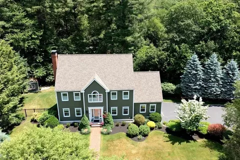 8 Sergeant Roode Ln, Middleton, MA 01949