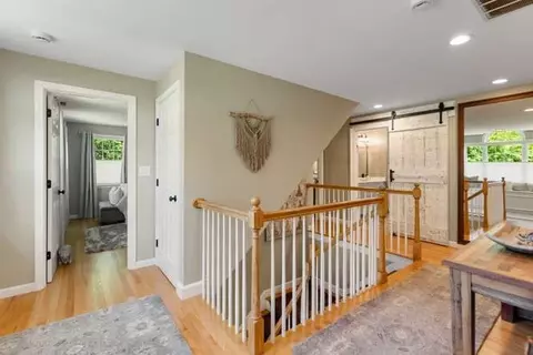 Entry Way - 8 Sergeant Roode Ln, Middleton, MA 01949 photo 4 of 5