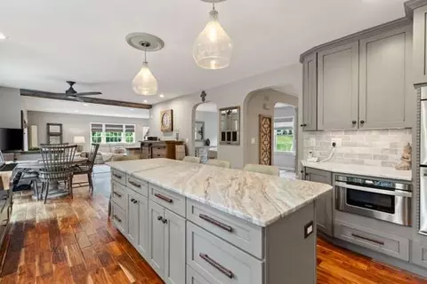 Kitchen - 8 Sergeant Roode Ln, Middleton, MA 01949 photo 4 of 5