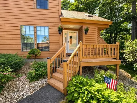 43 W Meadow Rd #BLDG 14, Haverhill, MA 01832