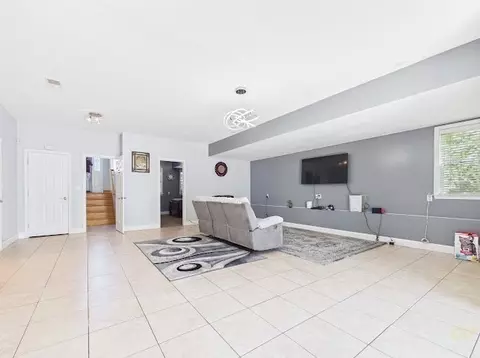 Living - 19 Abington Ln, Fall River, MA 02721 photo 7 of 8