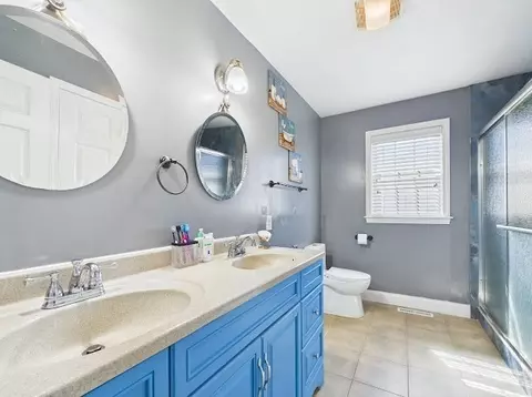 Bath - 19 Abington Ln, Fall River, MA 02721 photo 1 of 3