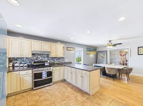 Kitchen - 19 Abington Ln, Fall River, MA 02721 photo 4 of 5