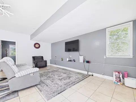 Living - 19 Abington Ln, Fall River, MA 02721 photo 4 of 8