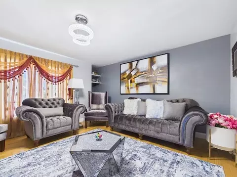 Living - 19 Abington Ln, Fall River, MA 02721 photo 2 of 8