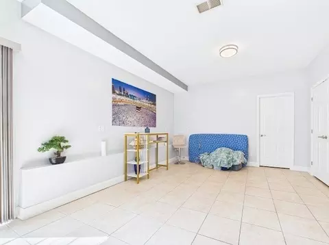 Living - 19 Abington Ln, Fall River, MA 02721 photo 5 of 8