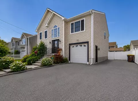 Exterior - 19 Abington Ln, Fall River, MA 02721 photo 3 of 3