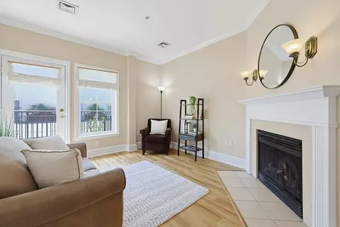 426 Mount Hope St #311, North Attleboro, MA 02760