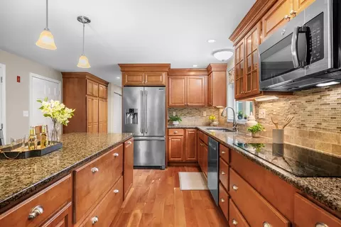 10 Grandview Rd, Reading, MA 01867 photo 11