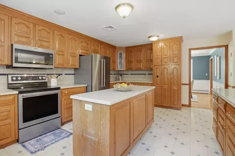 Kitchen - 45 Mendon St, Upton, MA 01568 photo 4 of 4