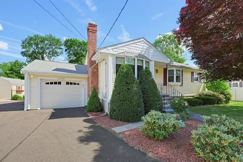17 W Vanston Rd, Stoughton, MA 02072