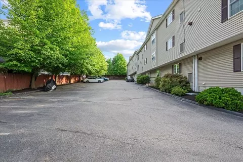 Exterior - 1 Hatfield St #7, Worcester, MA 01604 photo 5 of 9