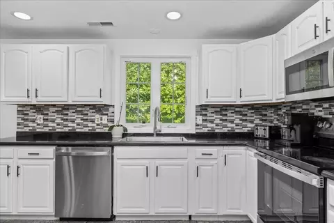 Kitchen - 1 Hatfield St #7, Worcester, MA 01604 photo 2 of 3