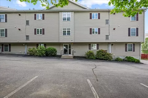 Exterior - 1 Hatfield St #7, Worcester, MA 01604 photo 7 of 9