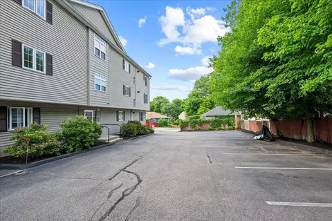 Exterior - 1 Hatfield St #7, Worcester, MA 01604 photo 8 of 9