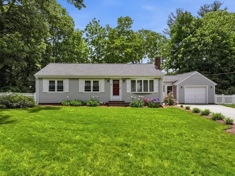75 William St, Walpole, MA 02081