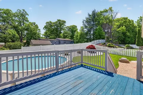 Exterior - 3 Oak Leaf Cir, Worcester, MA 01603 photo 2 of 7