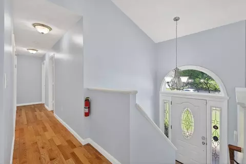 Entry Way - 3 Oak Leaf Cir, Worcester, MA 01603 photo 3 of 3