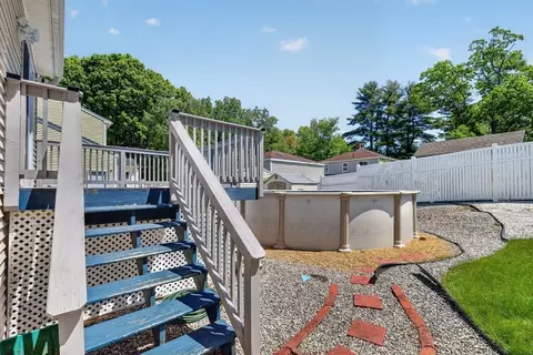 Exterior - 3 Oak Leaf Cir, Worcester, MA 01603 photo 4 of 7