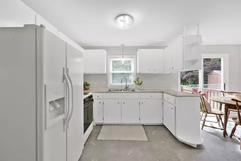 232 Almira Rd, Springfield, MA 01119 photo 3