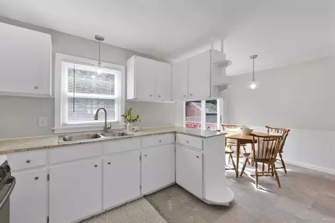 232 Almira Rd, Springfield, MA 01119 photo 4