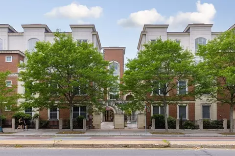 2440 Massachusetts Ave #3, Cambridge, MA 02140