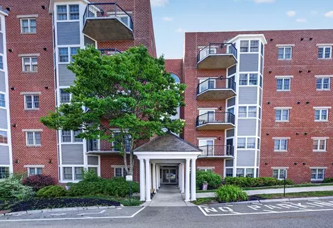 148 Main St #B533, North Andover, MA 01845