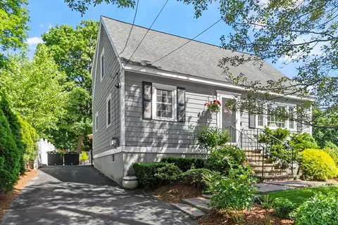 2 Pleasant Ave, Chelmsford, MA 01824