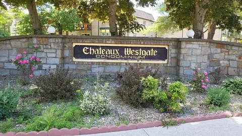 102 Oak Ln #4, Brockton, MA 02301
