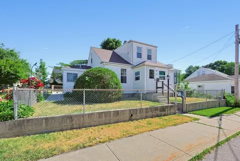16 Lakeview St, Blackstone, MA 01504