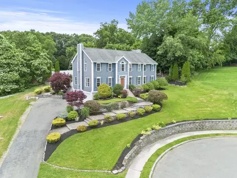8 Woods Hill Cir, Woburn, MA 01801